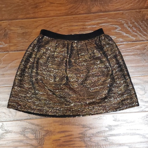 Aritzia Dresses & Skirts - Wilfred Aritzia Gold & Black Sparkle Skirt Size 4